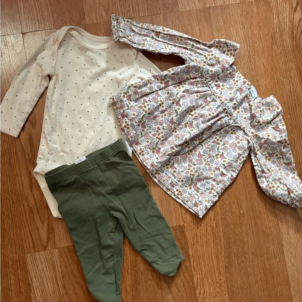 Carter's Floral Baby Outfit Set New!